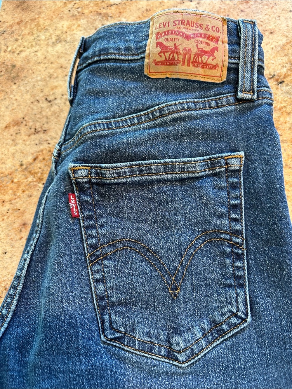 Women’s Levi’s High Waisted Mom Jean 27”x29” Zipper Fly Copper Rivets